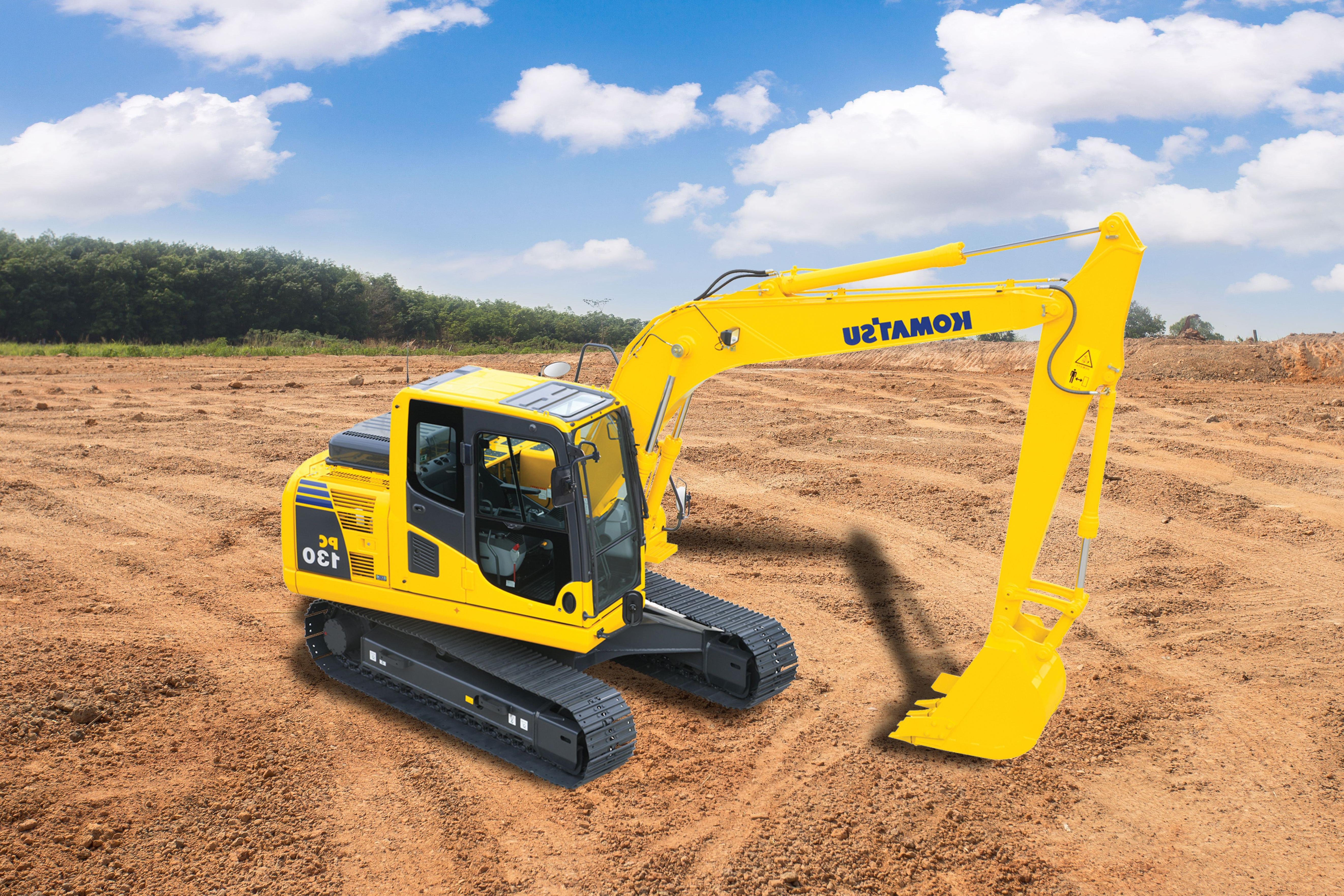 Une nouvelle excavatrice PC130-11 de Komatsu offre des temps de cycle accélérés. Cette machine est conçue pour être transportée facilement.